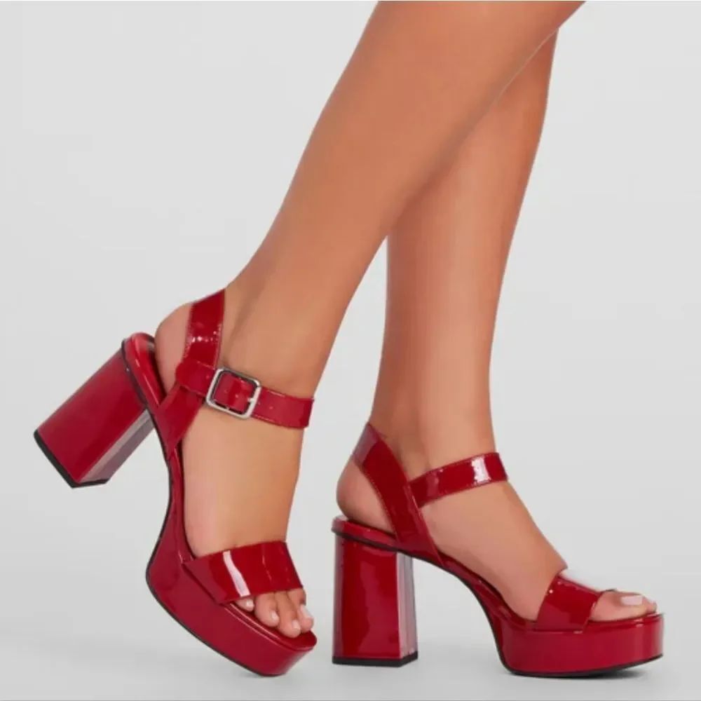 BRAND NEW SODA HIGH FASHION PATENT PLATFORM BLOCK HEELS SANDALS